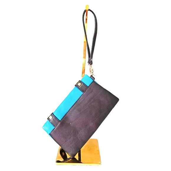 CACHE WRISTLET IN ROYAL BLUE - Picture 2 of 8